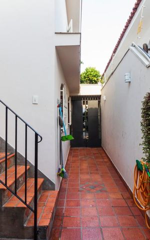 Casa à venda com 260m², 4 quartos e 2 vagasCorredor lateral