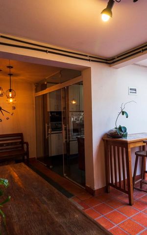 Casa à venda com 260m², 4 quartos e 2 vagasÁrea externa com churrasqueira