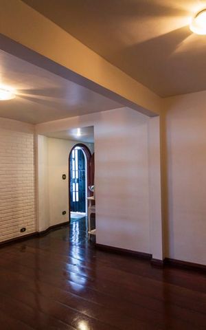 Casa à venda com 260m², 4 quartos e 2 vagasSala