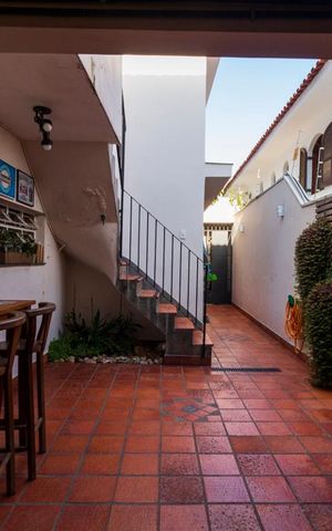Casa à venda com 260m², 4 quartos e 2 vagasÁrea externa com churrasqueira