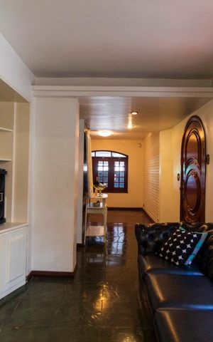 Casa à venda com 260m², 4 quartos e 2 vagasSala