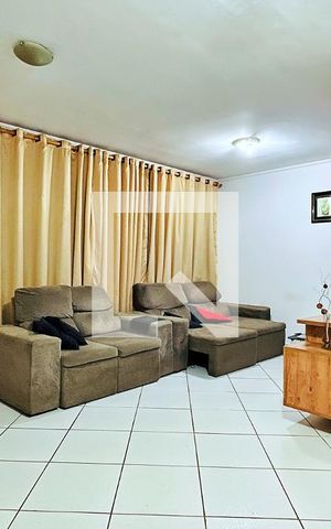 Casa à venda com 230m², 2 quartos e 5 vagas Casa à venda com 230m², 2 quartos e 5 vagasSala