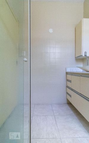 Apartamento à venda com 66m², 2 quartos e 1 vaga Apartamento à venda com 66m², 2 quartos e 1 vagaBanheiro