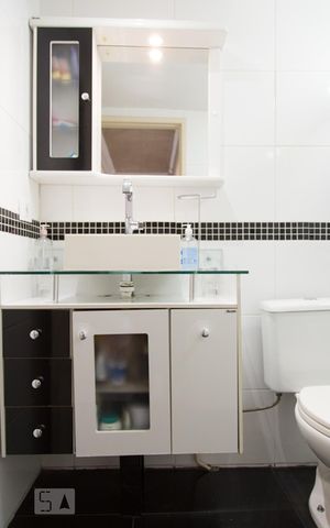 Apartamento para alugar com 64m², 2 quartos e 1 vaga Apartamento para alugar com 64m², 2 quartos e 1 vagaBanheiro Corredor