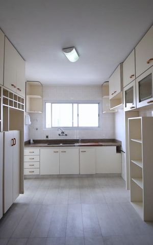 Apartamento para alugar com 195m², 3 quartos e 2 vagasCozinha