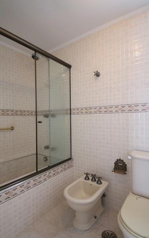 Apartamento para alugar com 195m², 3 quartos e 2 vagasSuíte - Banheiro