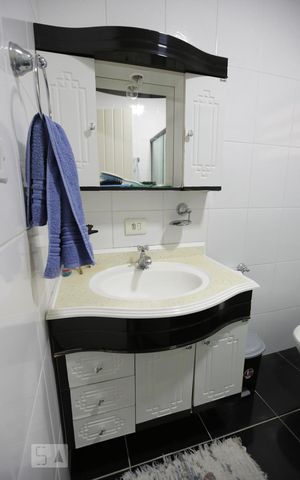Casa à venda com 138m², 3 quartos e 2 vagasBanheiro do corredor
