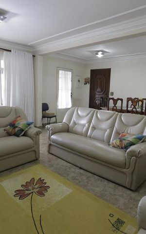 Casa à venda com 138m², 3 quartos e 2 vagasSala