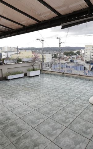 Casa à venda com 138m², 3 quartos e 2 vagasVaranda da sala