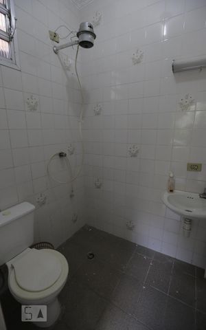 Casa à venda com 138m², 3 quartos e 2 vagasBanheiro de serviço