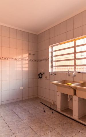 Casa à venda com 240m², 3 quartos e 5 vagasÁrea de Serviço