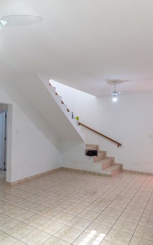Casa à venda com 240m², 3 quartos e 5 vagasSala