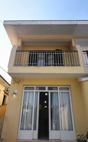 Casa à venda com 150m², 3 quartos e 2 vagasFachada
