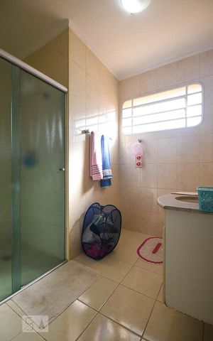 Casa à venda com 150m², 3 quartos e 2 vagasBanheiro
