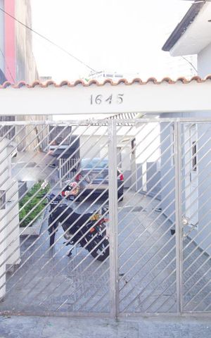 Casa à venda com 300m², 1 quarto e 1 vaga Casa à venda com 300m², 1 quarto e 1 vagaFachada da Casa