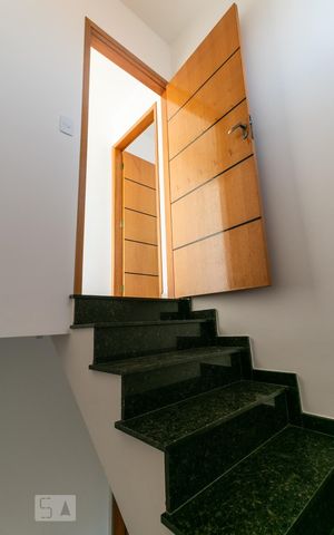 Casa à venda com 330m², 5 quartos e 6 vagasEscadas Terraço