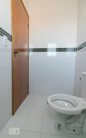 Casa à venda com 330m², 5 quartos e 6 vagasBanheiro da Suíte 2