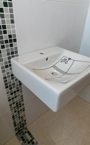 Casa à venda com 330m², 5 quartos e 6 vagasBanheiro 1
