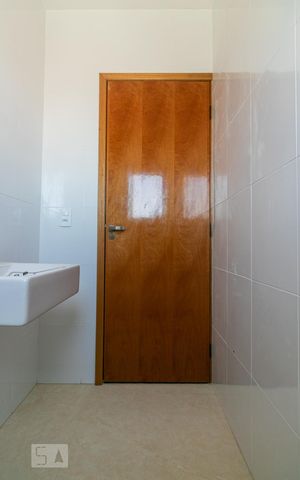 Casa à venda com 330m², 5 quartos e 6 vagasBanheiro 1