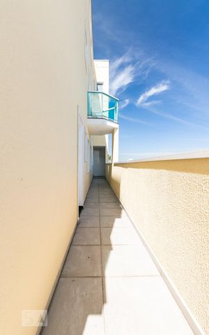 Casa à venda com 330m², 5 quartos e 6 vagasCorredor Externo