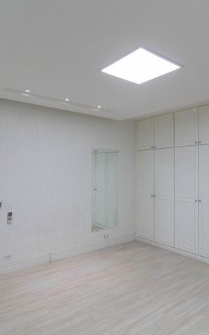 Casa à venda com 450m², 4 quartos e 6 vagas Casa à venda com 450m², 4 quartos e 6 vagasSuíte 2