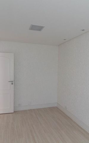 Casa à venda com 450m², 4 quartos e 6 vagas Casa à venda com 450m², 4 quartos e 6 vagasEscritório