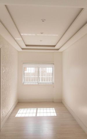 Casa à venda com 450m², 4 quartos e 6 vagas Casa à venda com 450m², 4 quartos e 6 vagasCorredor