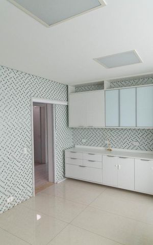 Casa à venda com 450m², 4 quartos e 6 vagas Casa à venda com 450m², 4 quartos e 6 vagasCozinha