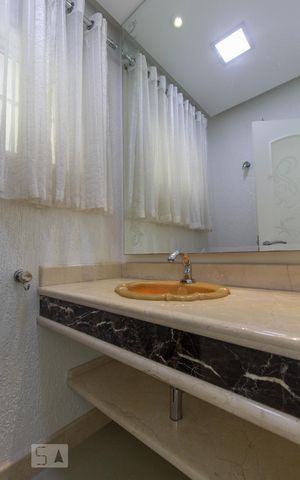 Casa à venda com 450m², 4 quartos e 6 vagas Casa à venda com 450m², 4 quartos e 6 vagasLavabo