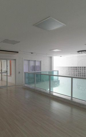 Casa à venda com 450m², 4 quartos e 6 vagas Casa à venda com 450m², 4 quartos e 6 vagasVaranda das Suítes