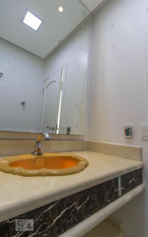 Casa à venda com 450m², 4 quartos e 6 vagas Casa à venda com 450m², 4 quartos e 6 vagasLavabo