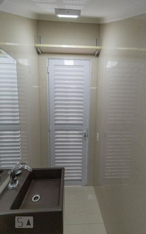 Casa à venda com 450m², 4 quartos e 6 vagas Casa à venda com 450m², 4 quartos e 6 vagasLavabo Garagem