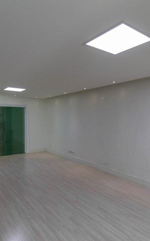 Casa à venda com 450m², 4 quartos e 6 vagas Casa à venda com 450m², 4 quartos e 6 vagasSala