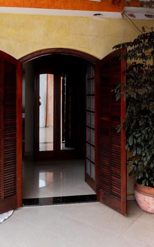 Casa à venda com 480m², 7 quartos e 4 vagas Casa à venda com 480m², 7 quartos e 4 vagasSacada da Suite 1