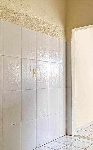 Casa à venda com 60m², 2 quartos e 2 vagas Casa à venda com 60m², 2 quartos e 2 vagasCozinha