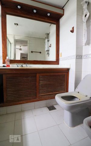 Apartamento à venda com 178m², 3 quartos e 2 vagasBanheiro da Suíte