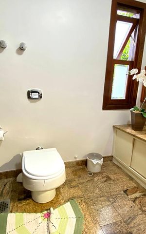 Apartamento à venda com 330m², 4 quartos e 2 vagas Apartamento à venda com 330m², 4 quartos e 2 vagasBanheiro 3