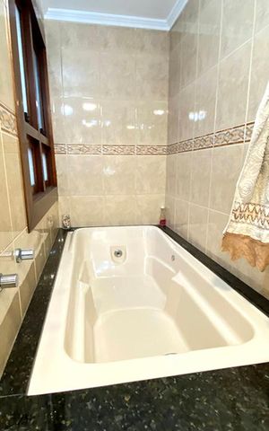Apartamento à venda com 330m², 4 quartos e 2 vagas Apartamento à venda com 330m², 4 quartos e 2 vagasBanheiro da Suíte 1