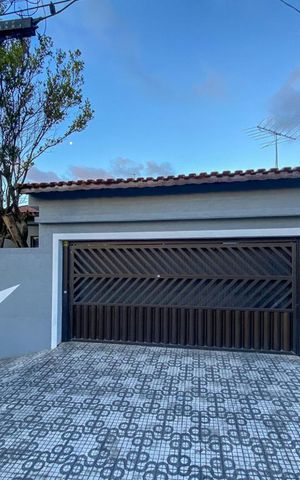 Casa para alugar com 200m², 3 quartos e 3 vagasFachada