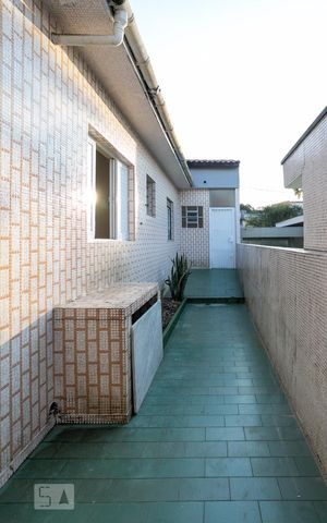 Casa para alugar com 200m², 3 quartos e 3 vagasCorredor lateral