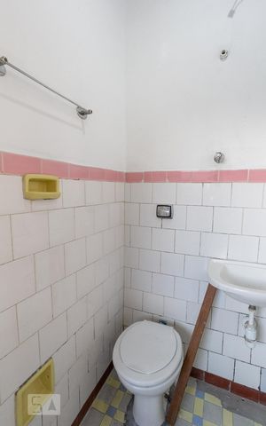 Casa para alugar com 200m², 3 quartos e 3 vagasBanheiro da Edícula 2