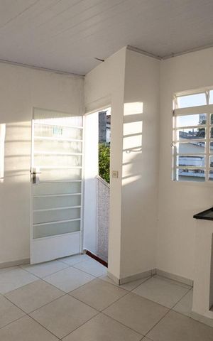 Casa para alugar com 200m², 3 quartos e 3 vagasCozinha da Edícula 2