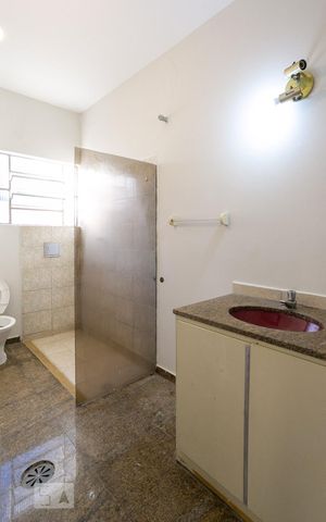 Casa para alugar com 200m², 3 quartos e 3 vagasBanheiro da suíte