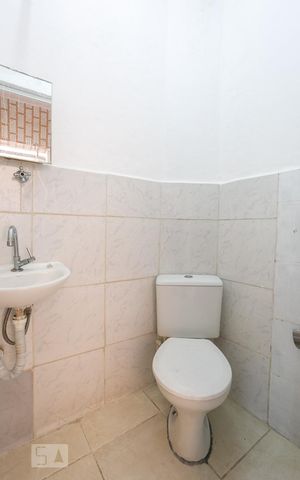 Casa para alugar com 200m², 3 quartos e 3 vagasBanheiro da Edícula 1