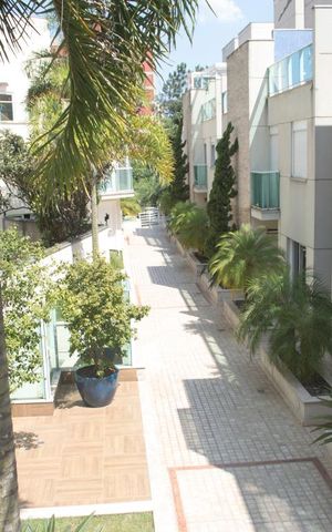 Casa de condomínio à venda com 300m², 4 quartos e 4 vagas Casa de condomínio à venda com 300m², 4 quartos e 4 vagasVista do Quarto 3