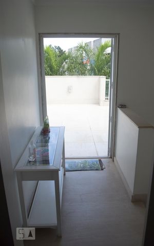 Casa de condomínio à venda com 300m², 4 quartos e 4 vagas Casa de condomínio à venda com 300m², 4 quartos e 4 vagasEntrada