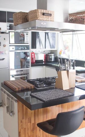 Casa de condomínio à venda com 300m², 4 quartos e 4 vagas Casa de condomínio à venda com 300m², 4 quartos e 4 vagasCozinha