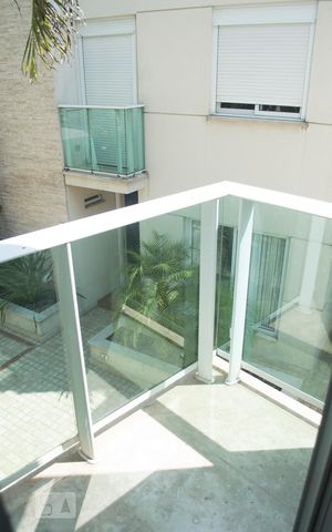 Casa de condomínio à venda com 300m², 4 quartos e 4 vagas Casa de condomínio à venda com 300m², 4 quartos e 4 vagasQuarto 3