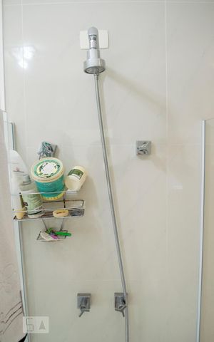 Casa de condomínio à venda com 300m², 4 quartos e 4 vagas Casa de condomínio à venda com 300m², 4 quartos e 4 vagasBanheiro da Suíte 1
