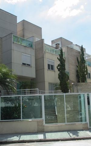 Casa de condomínio à venda com 300m², 4 quartos e 4 vagas Casa de condomínio à venda com 300m², 4 quartos e 4 vagasFachada